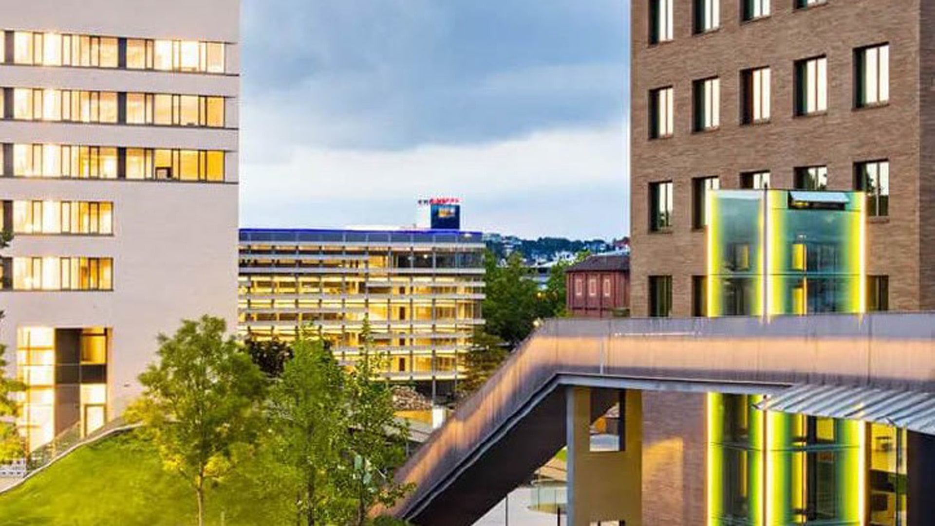 TUM Campus Heilbronn in der Abenddämmerung